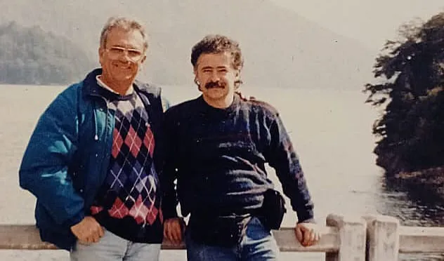 FOLATELLI Y BOSQUE